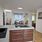 Patricia House 아파트 *