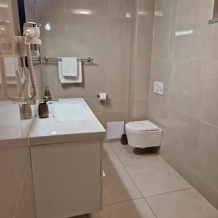 帕特里夏公寓 *